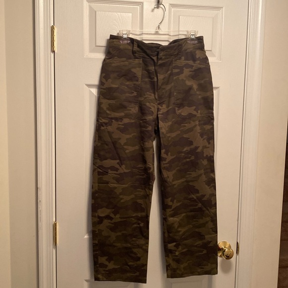 Universal Thread Pants - Brand New Universal Thread Camo Pants…size 10